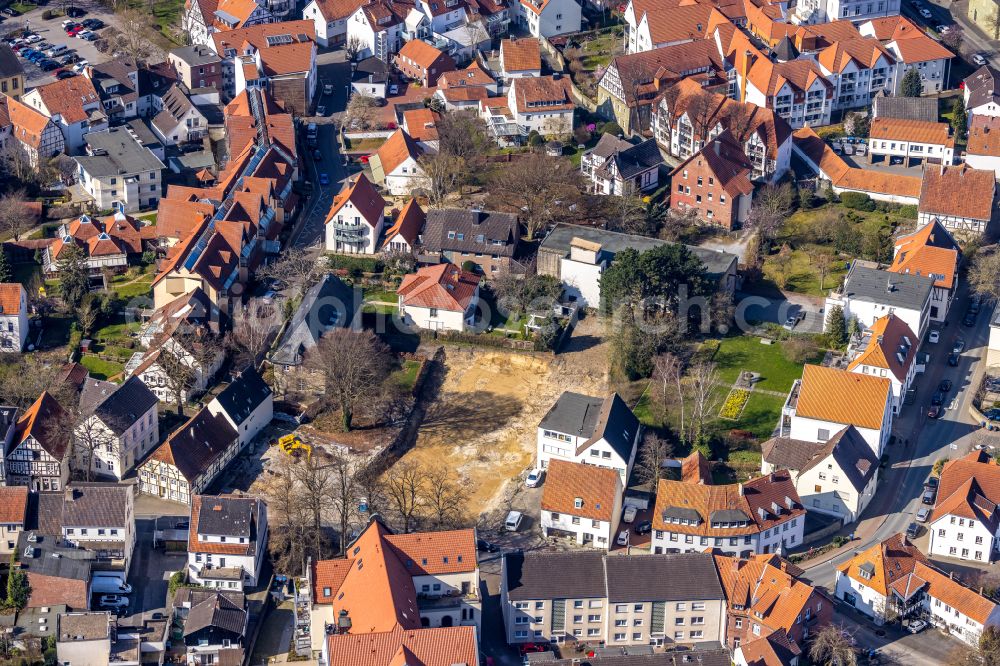 Aerial photograph Soest - Construction site for the multi-family residential building Thomaehofe Quartier on street Thomaestrasse in Soest in the state North Rhine-Westphalia, Germany