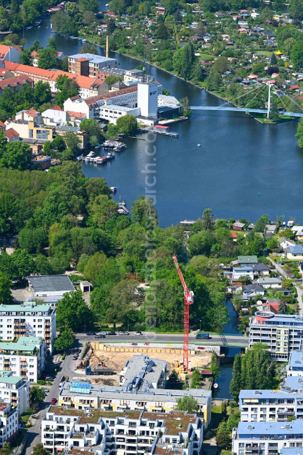 Aerial photograph Berlin - Construction site for the multi-family residential building on the banks of the Stichkanal on street Am Schlossberg - Wendenschlossstrasse in the district Koepenick in Berlin, Germany