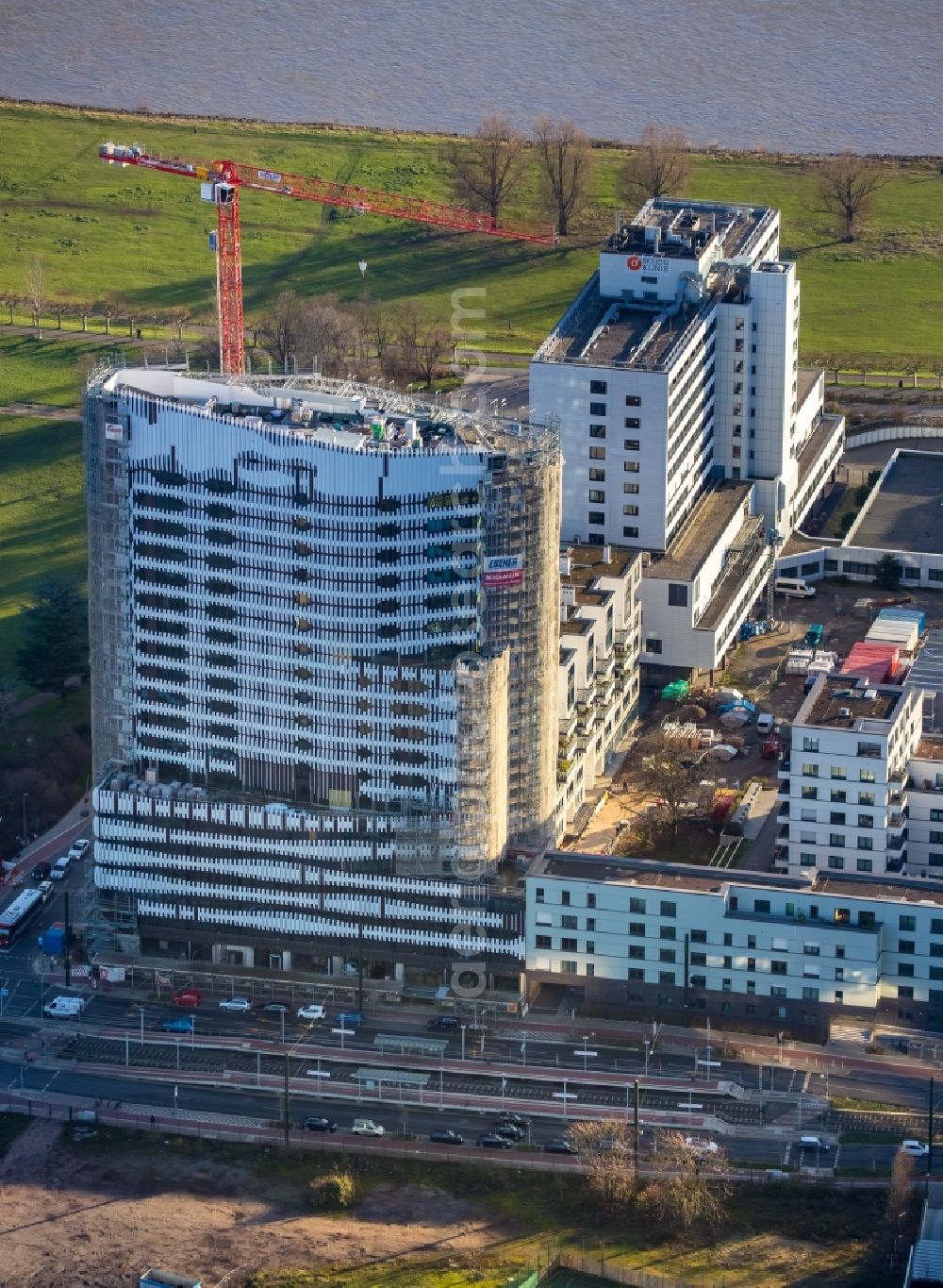 Düsseldorf from above - Construction site for the new construction of the high-rise residential building Rheinkilometer 740 (RKM 740) on Am Heerdter Krankenhaus in Duesseldorf in the state North Rhine-Westphalia, Germany