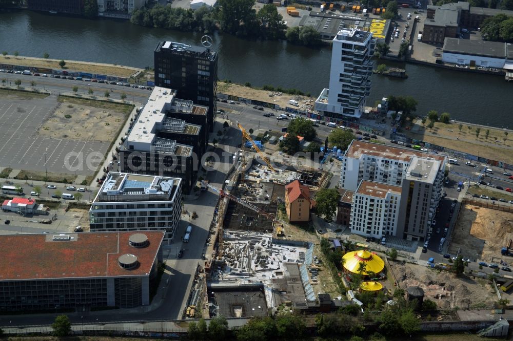 Berlin from the bird's eye view: Construction site of a residential high rise complex on the Northern riverbank of the river Spree in the Friedrichshain part of Berlin in Germany. The apartment buildings and towers are being built on Mariane-Von-Rantzau Strasse in close vicinity of the Mercedes Benz distribution headquarters Germany and newly built residential buildings. The two towers are a project of Wohnkompanie and are being called Max & Moritz