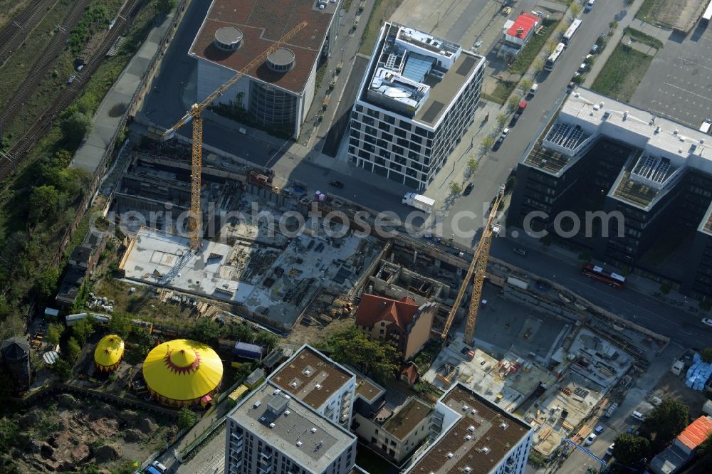 Aerial image Berlin - Construction site of a residential high rise complex on the Northern riverbank of the river Spree in the Friedrichshain part of Berlin in Germany. The apartment buildings and towers are being built on Mariane-Von-Rantzau Strasse in close vicinity of newly built residential buildings. The two towers are a project of Wohnkompanie and are being called Max & Moritz