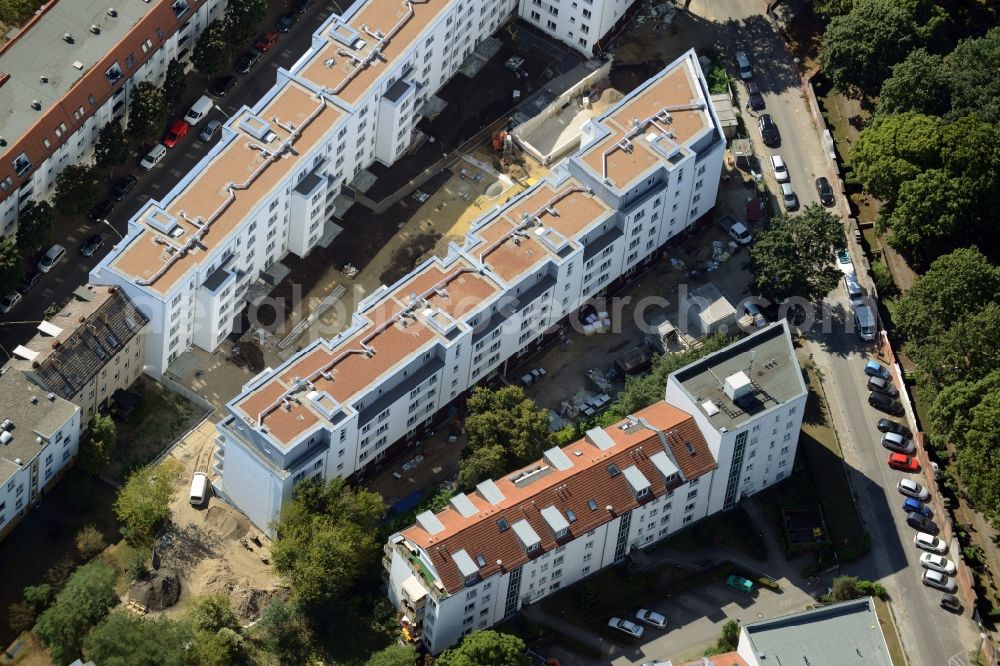 Aerial photograph Berlin - Construction site for the new building of a residential complex on the Dahme riverbank in the Koepenick part of Berlin in Germany. Marina Quartier 83 with luxury appartments and balconies and terraces is being built on the riverbank