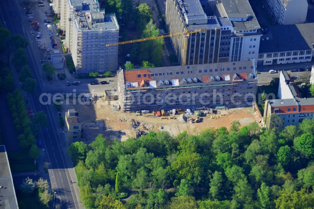 Berlin from the bird's eye view: Construction of the new building project Wohnneubau- Carrée Alte Post in Dottistrasse - Ruschestrasse in Berlin Lichtenberg in Germany