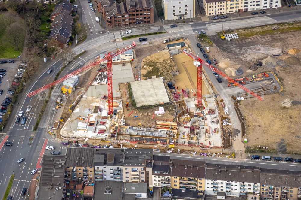 Duisburg from the bird's eye view: Construction site for the new residential quarter with apartment buildings and residential and commercial buildings Mercator Quartier Duisburg between Poststrasse and Gutenbergstrasse in the district Dellviertel in Duisburg in the state of North Rhine-Westphalia