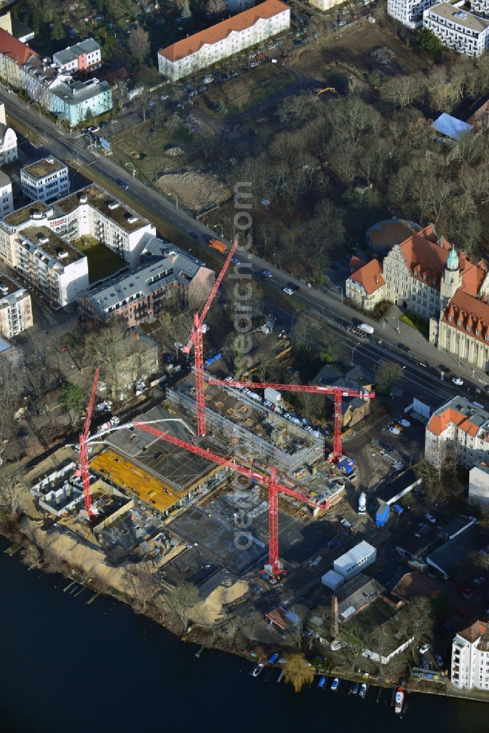 Aerial photograph Berlin Köpenick - Construction site for new residential construction of RESIDENTIAL QUARTER UFERKRONE at the riverside at Linden Street in Berlin Koepenick