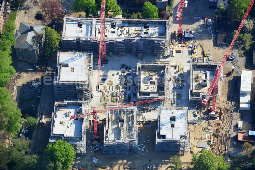 Aerial image Berlin - Construction site for new residential construction of RESIDENTIAL QUARTER UFERKRONE at the riverside at Linden Street in Berlin Koepenick