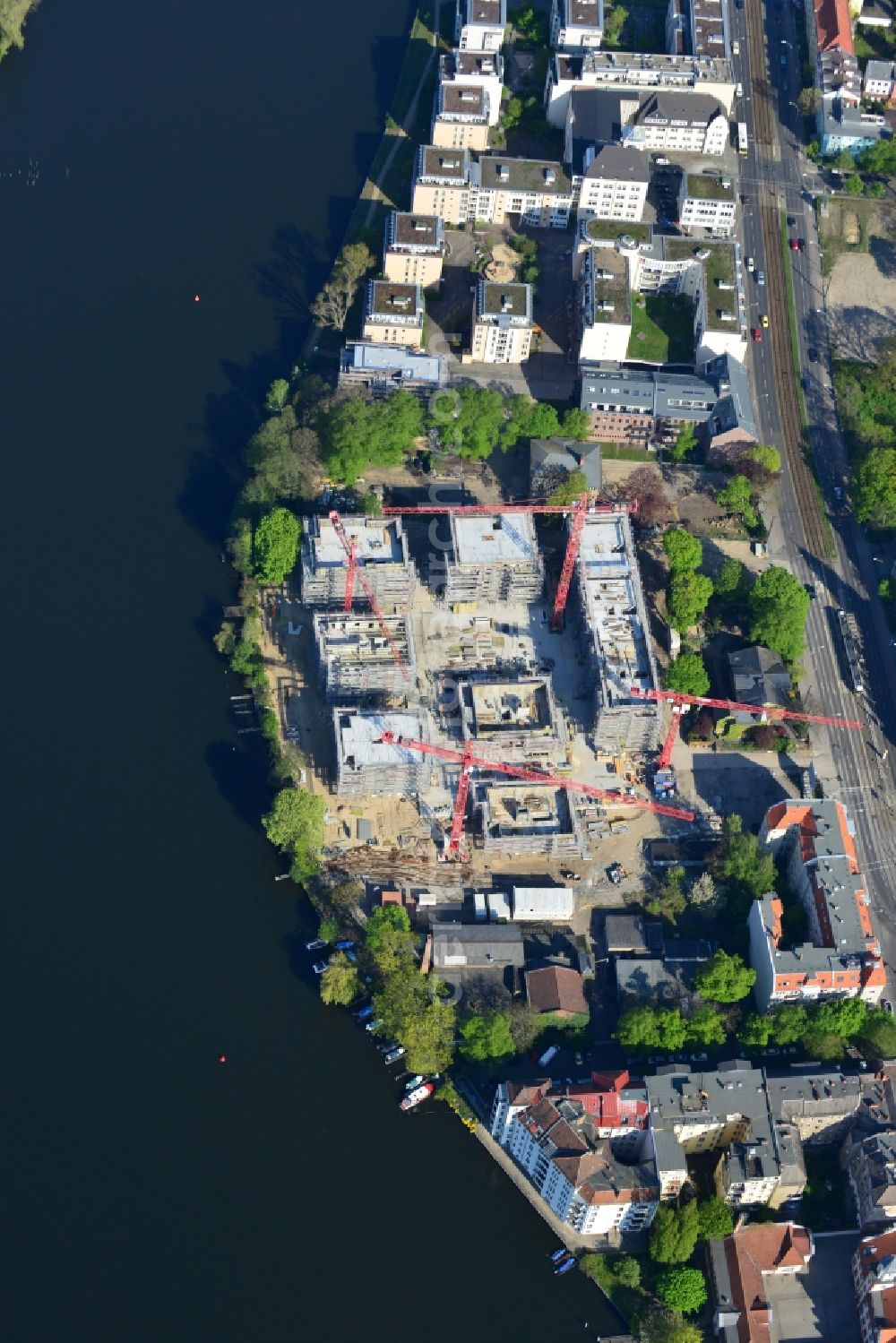 Berlin from above - Construction site for new residential construction of RESIDENTIAL QUARTER UFERKRONE at the riverside at Linden Street in Berlin Koepenick