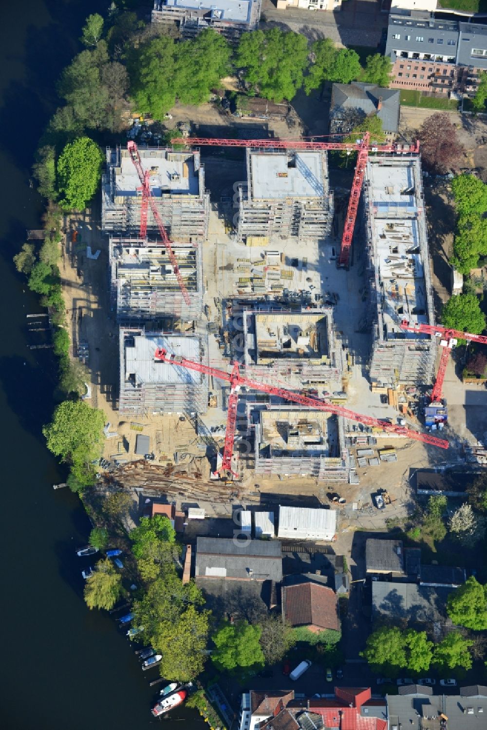 Aerial image Berlin - Construction site for new residential construction of RESIDENTIAL QUARTER UFERKRONE at the riverside at Linden Street in Berlin Koepenick