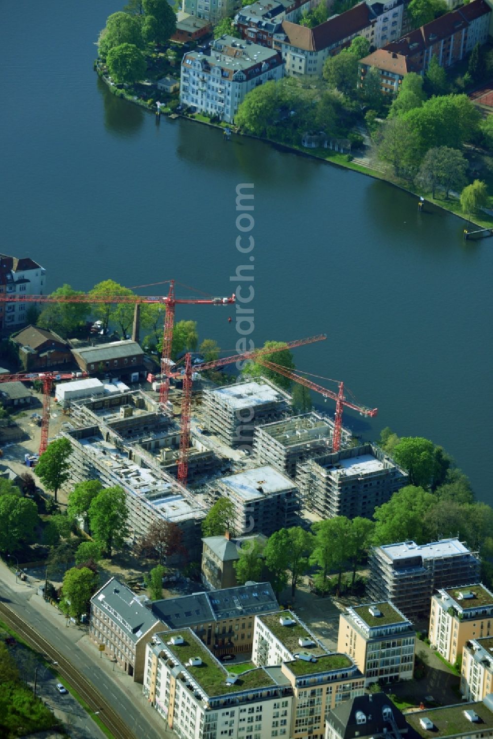 Aerial image Berlin - Construction site for new residential construction of RESIDENTIAL QUARTER UFERKRONE at the riverside at Linden Street in Berlin Koepenick