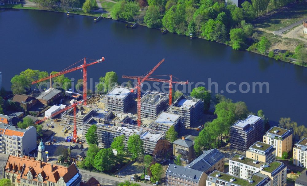 Aerial photograph Berlin - Construction site for new residential construction of RESIDENTIAL QUARTER UFERKRONE at the riverside at Linden Street in Berlin Koepenick