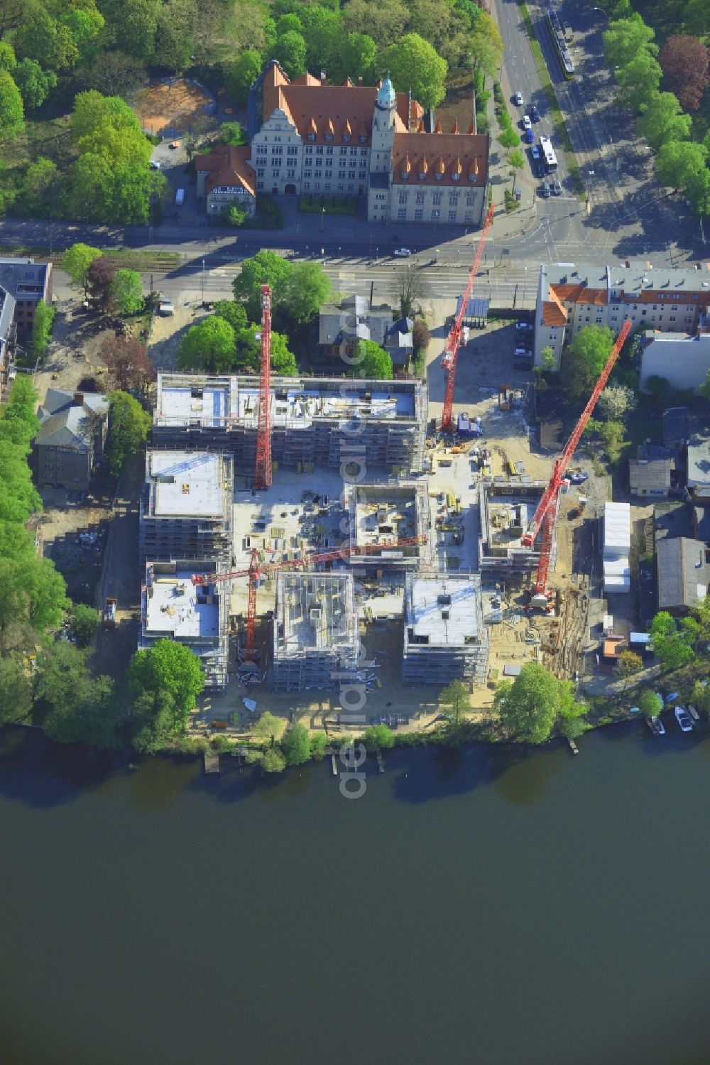 Aerial image Berlin - Construction site for new residential construction of RESIDENTIAL QUARTER UFERKRONE at the riverside at Linden Street in Berlin Koepenick