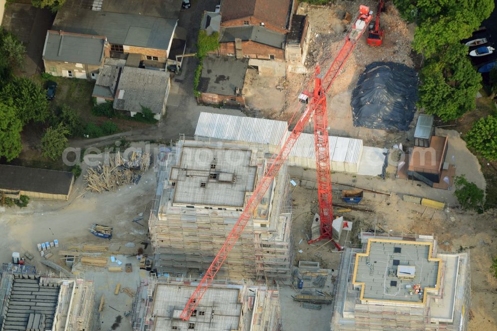 Aerial photograph Berlin - Construction site for new residential construction of RESIDENTIAL QUARTER UFERKRONE at the riverside at Linden Street in Berlin Koepenick