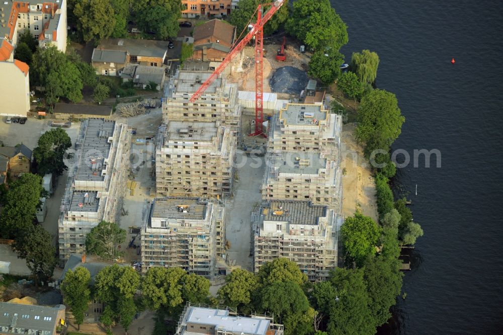 Berlin from above - Construction site for new residential construction of RESIDENTIAL QUARTER UFERKRONE at the riverside at Linden Street in Berlin Koepenick