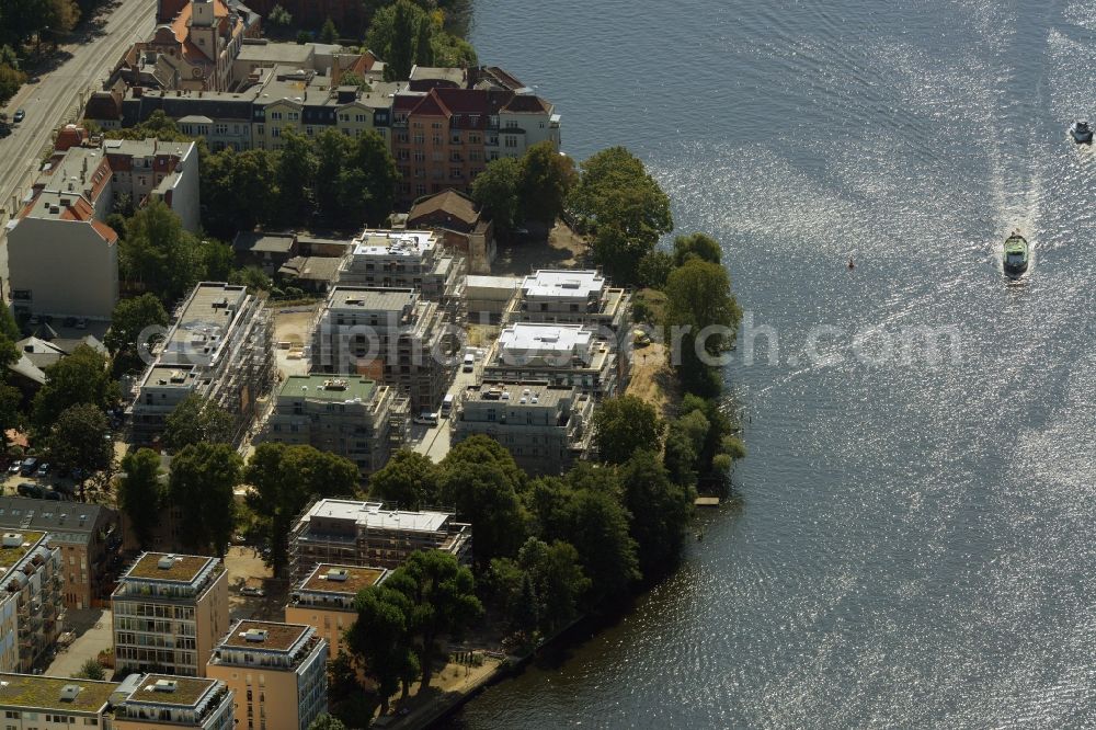 Aerial image Berlin - Construction site for new residential construction of RESIDENTIAL QUARTER UFERKRONE at the riverside at Linden Street in Berlin Koepenick