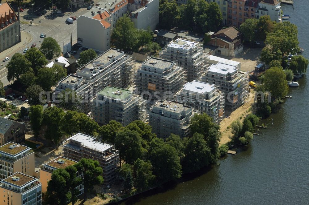 Berlin from above - Construction site for new residential construction of RESIDENTIAL QUARTER UFERKRONE at the riverside at Linden Street in Berlin Koepenick