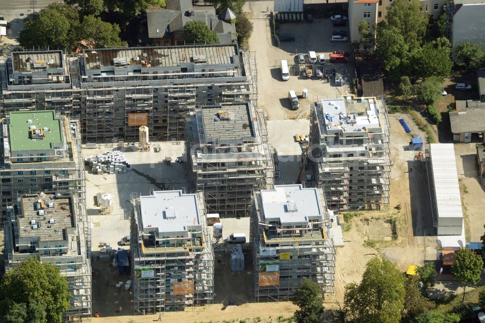 Berlin from the bird's eye view: Construction site for new residential construction of RESIDENTIAL QUARTER UFERKRONE at the riverside at Linden Street in Berlin Koepenick