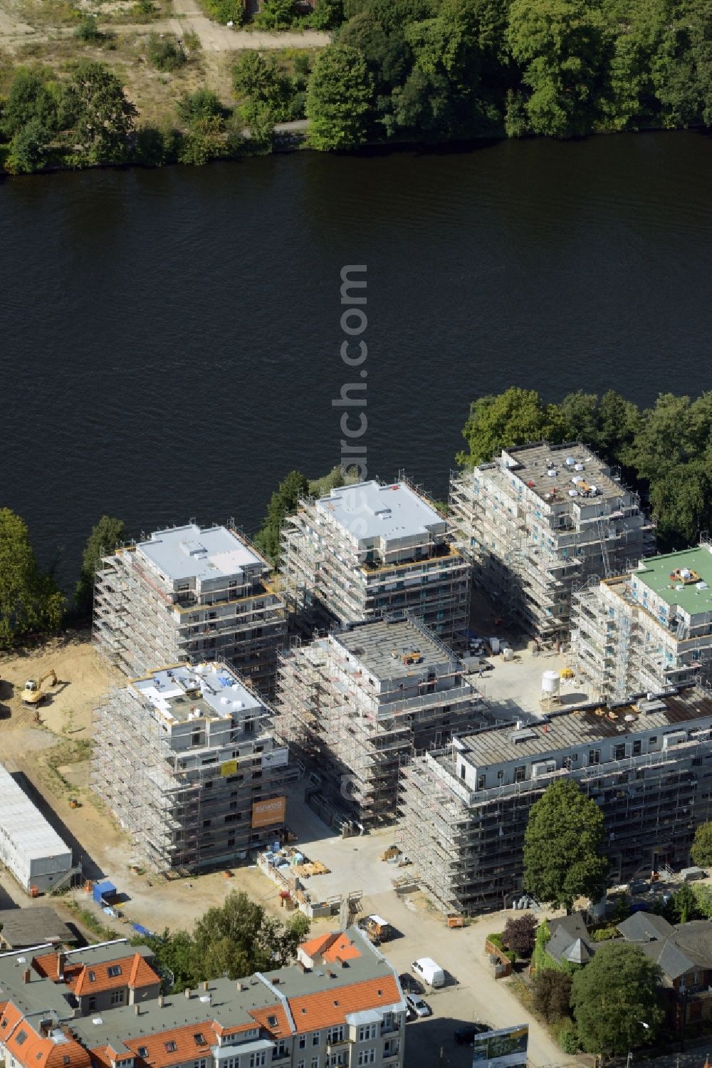 Aerial photograph Berlin - Construction site for new residential construction of RESIDENTIAL QUARTER UFERKRONE at the riverside at Linden Street in Berlin Koepenick