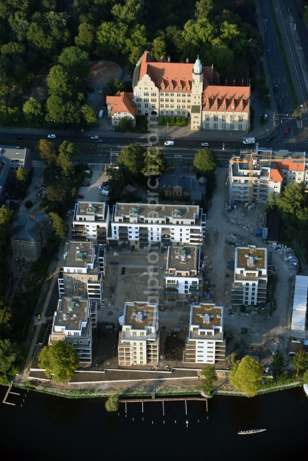 Aerial image Berlin - Construction site for new residential construction of RESIDENTIAL QUARTER UFERKRONE at the riverside at Linden Street in Berlin Koepenick