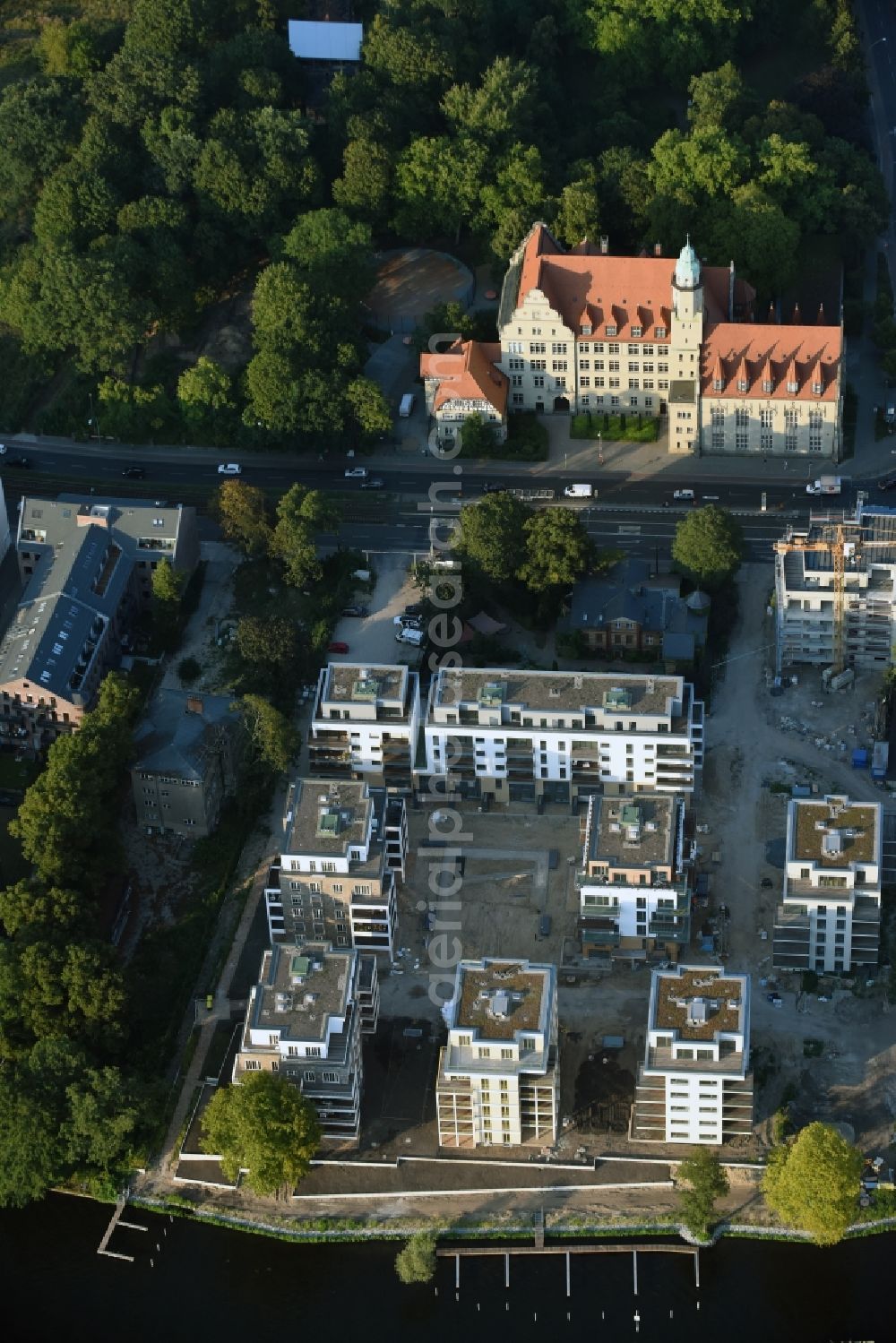 Aerial photograph Berlin - Construction site for new residential construction of RESIDENTIAL QUARTER UFERKRONE at the riverside at Linden Street in Berlin Koepenick