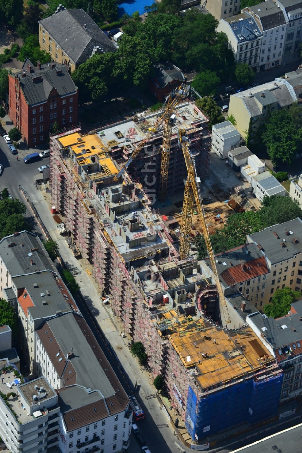 Berlin from the bird's eye view: Construction site for the new construction of residential district Zille gardens in Berlin Charlottenburg