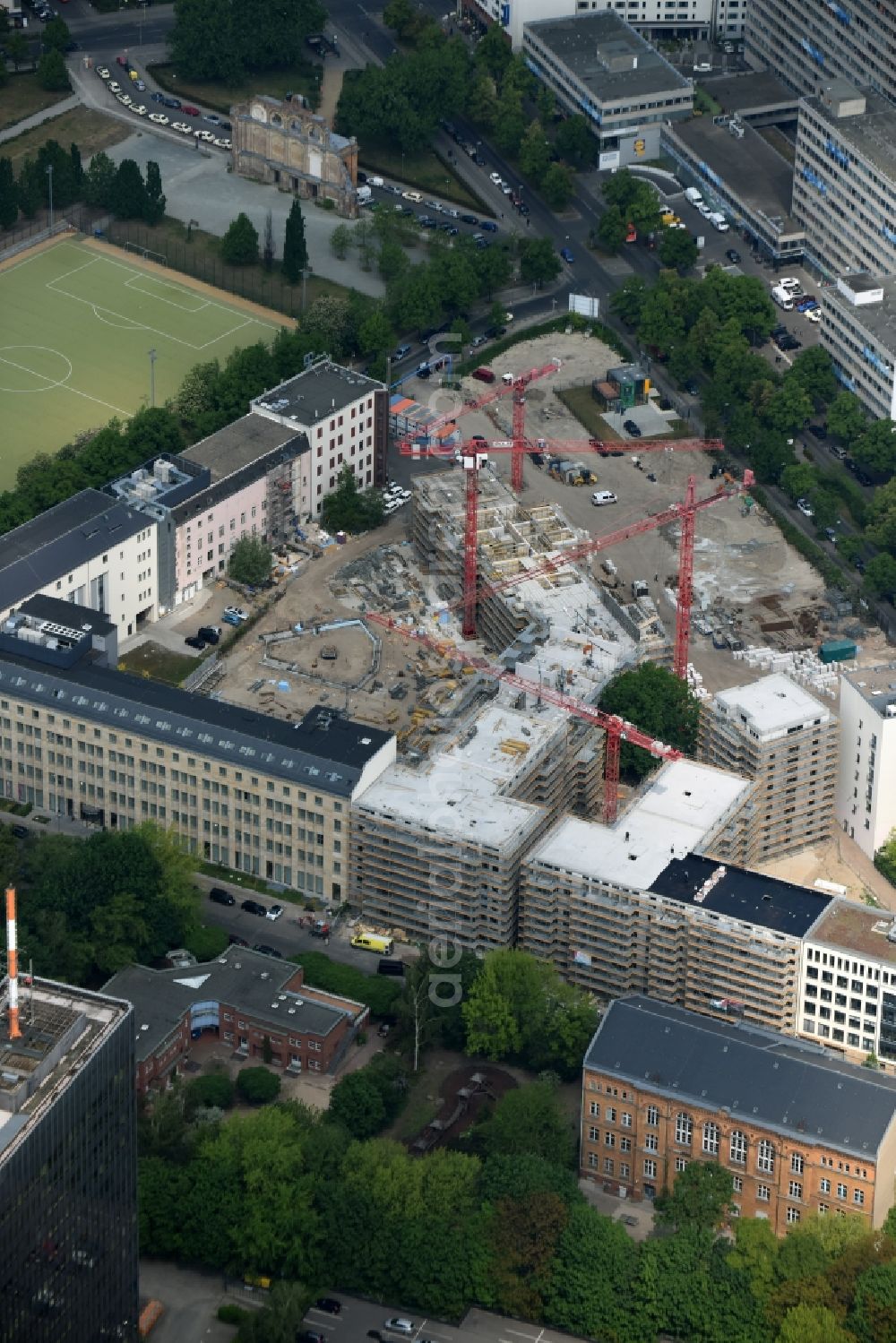 Aerial image Berlin - Construction site for the new residential neighborhood a Metronom in roads triangle Hallesche Strasse, Moeckernstrasse, Stresemannstrasse in the district Kreuzberg in Berlin, Germany. Real estate project coordination is Kondor Wessels Holding GmbH