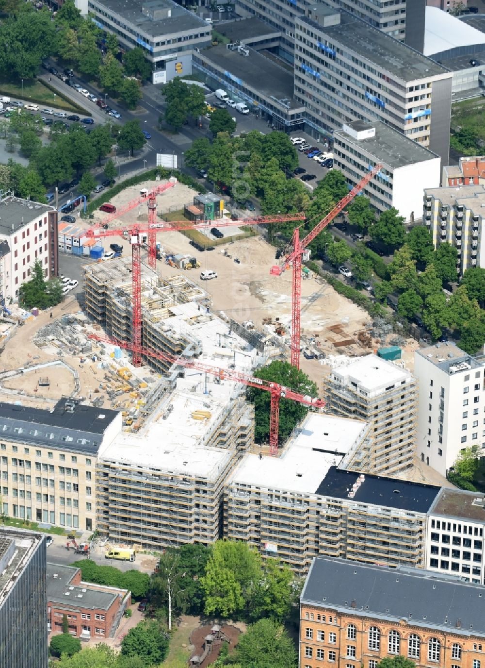 Aerial photograph Berlin - Construction site for the new residential neighborhood Metronom in roads triangle Hallesche Strasse, Moeckernstrasse, Stresemannstrasse in the district Kreuzberg in Berlin, Germany The Real estate project coordination is Kondor Wessels Holding GmbH