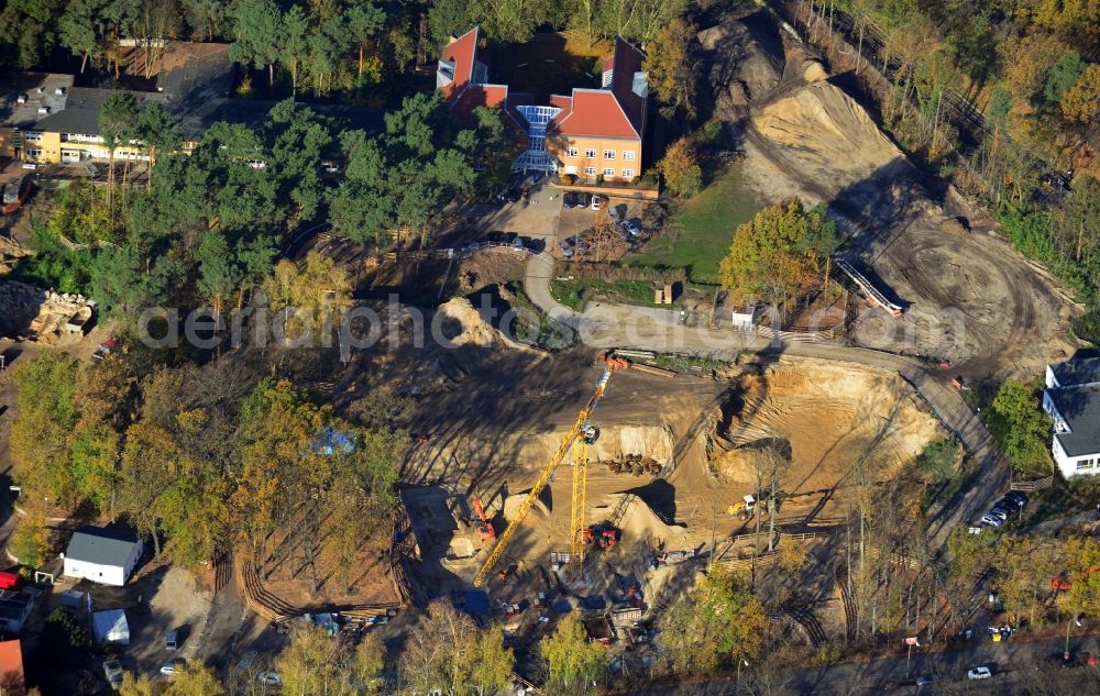 Aerial photograph Berlin OT Dahlem - Construction site for a residential area in Clayallee in the district of Steglitz-Zehlendorf in Berlin. The project is located on site of the former orthopedics clinic and home. The project is run by OHA Projektentwicklungsgesellschaft