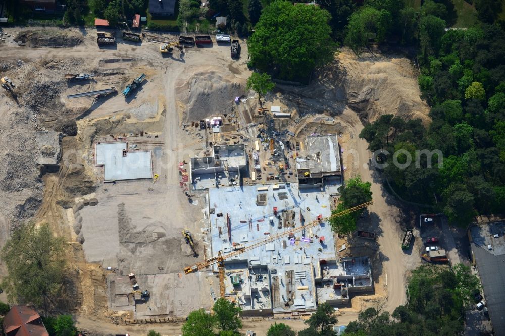 Aerial photograph Berlin OT Dahlem - Construction site for a residential area in Clayallee in the district of Steglitz-Zehlendorf in Berlin. The project is located on site of the former orthopedics clinic and home. The project is run by OHA Projektentwicklungsgesellschaft