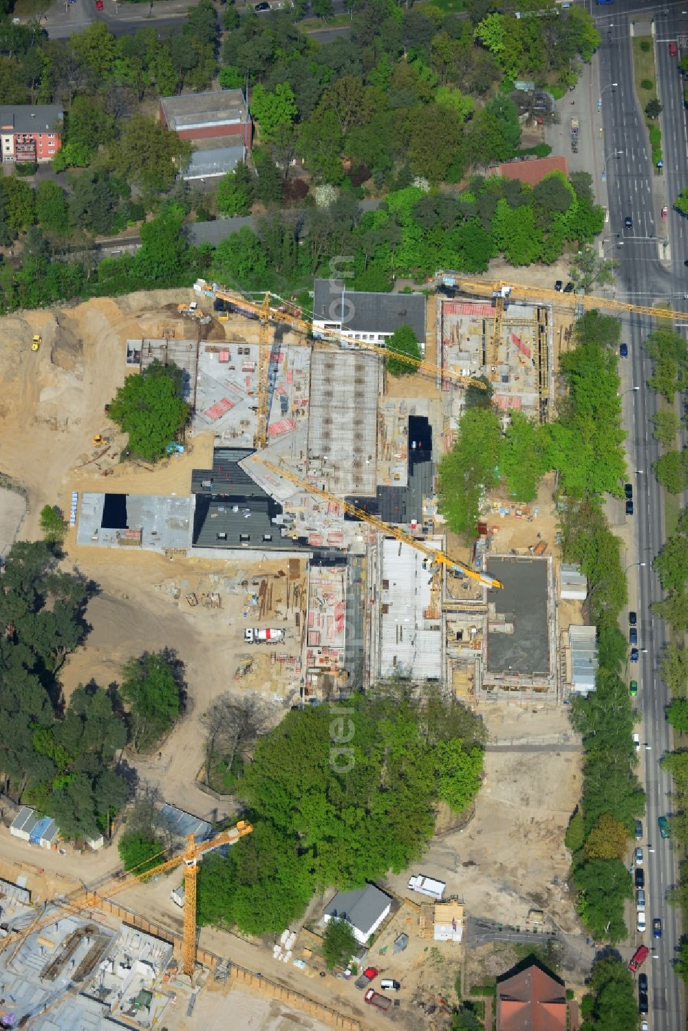 Aerial image Berlin OT Dahlem - Construction site for a residential area in Clayallee in the district of Steglitz-Zehlendorf in Berlin. The project is located on site of the former orthopedics clinic and home. The project is run by OHA Projektentwicklungsgesellschaft