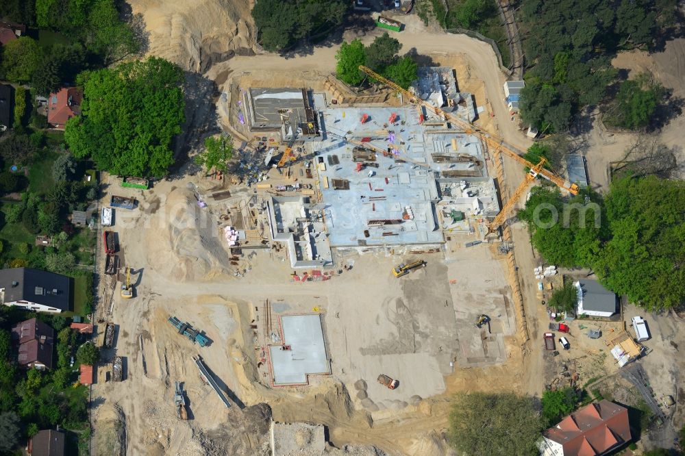 Aerial photograph Berlin OT Dahlem - Construction site for a residential area in Clayallee in the district of Steglitz-Zehlendorf in Berlin. The project is located on site of the former orthopedics clinic and home. The project is run by OHA Projektentwicklungsgesellschaft