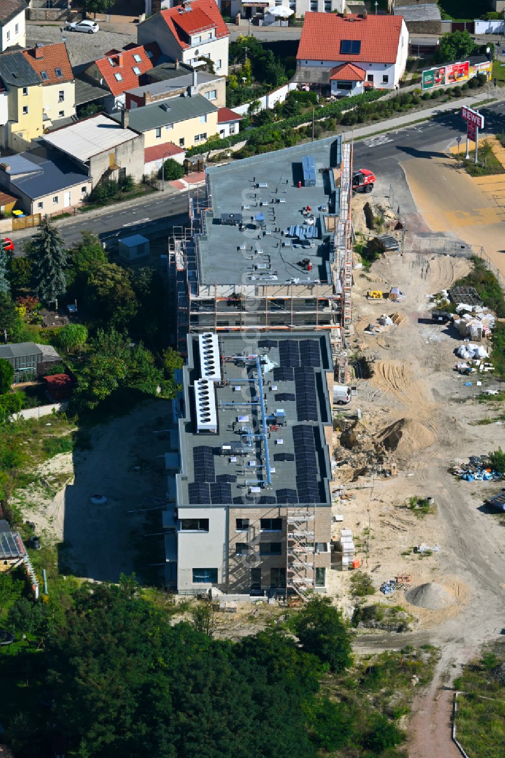 Caputh from above - Construction site for the new construction of two multi-family residential buildings in the Blumenviertel on street Kirschanger in Caputh in the state Brandenburg, Germany