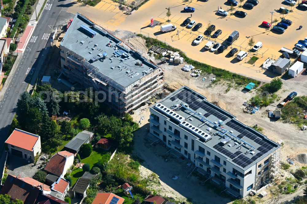 Aerial image Caputh - Construction site for the new construction of two multi-family residential buildings in the Blumenviertel on street Kirschanger in Caputh in the state Brandenburg, Germany