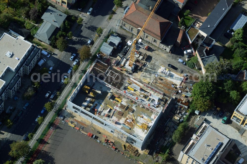 Aerial image Potsdam - Construction site for the new building of a sports hall and facilities in Kurfuerstenstrasse in Potsdam in the state of Brandenburg. The project is being developed by Baurconsult and borders a historic building and sports ground