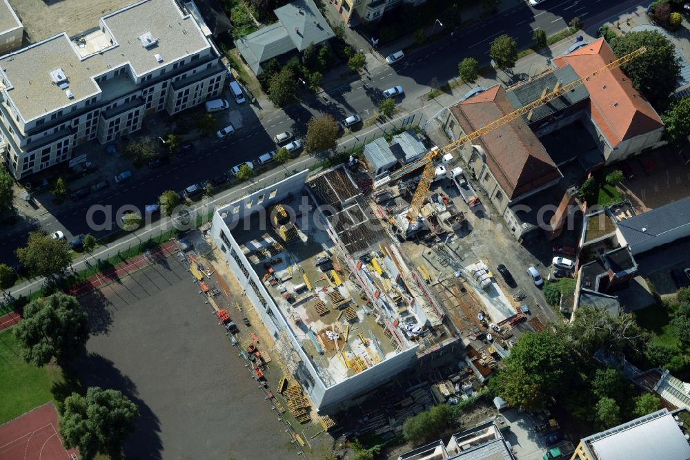 Aerial photograph Potsdam - Construction site for the new building of a sports hall and facilities in Kurfuerstenstrasse in Potsdam in the state of Brandenburg. The project is being developed by Baurconsult and borders a historic building and sports ground