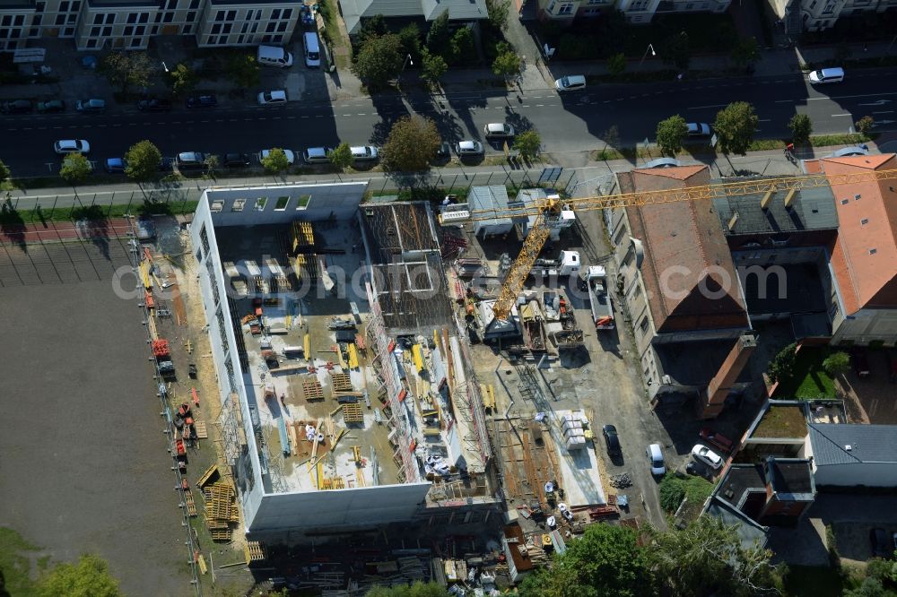 Potsdam from above - Construction site for the new building of a sports hall and facilities in Kurfuerstenstrasse in Potsdam in the state of Brandenburg. The project is being developed by Baurconsult and borders a historic building and sports ground