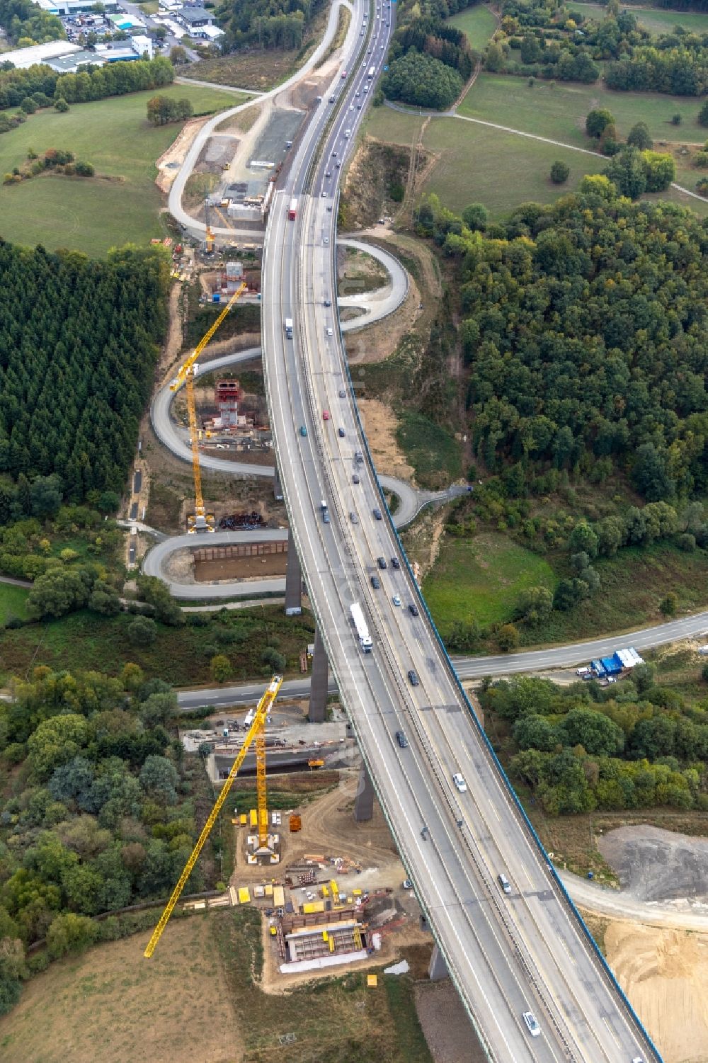 Rinsdorf from the bird's eye view: Construction site for the rehabilitation and repair of the motorway bridge construction Talbruecke Rinsdorf in Rinsdorf in the state North Rhine-Westphalia, Germany