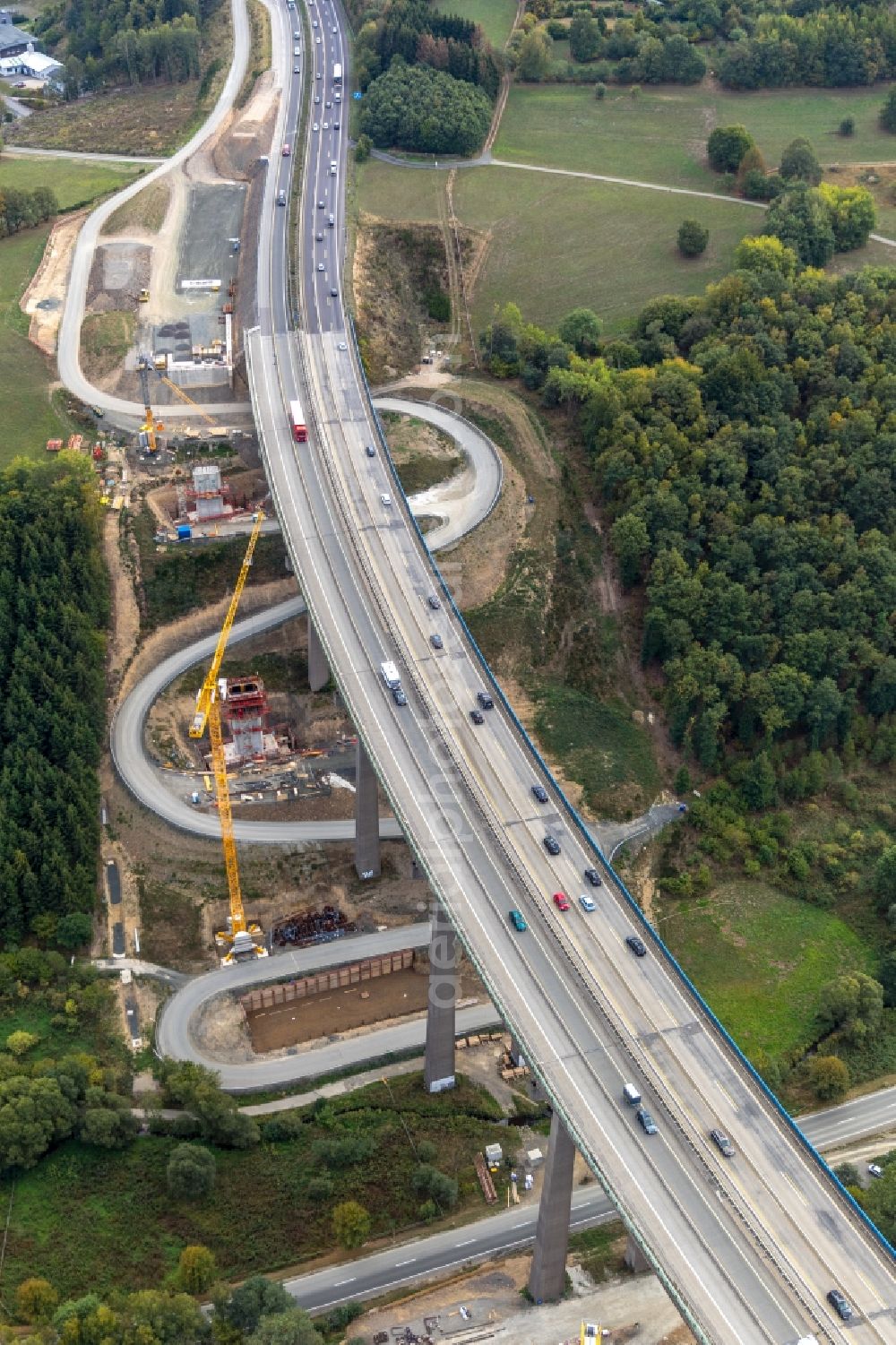 Aerial photograph Rinsdorf - Construction site for the rehabilitation and repair of the motorway bridge construction Talbruecke Rinsdorf in Rinsdorf in the state North Rhine-Westphalia, Germany