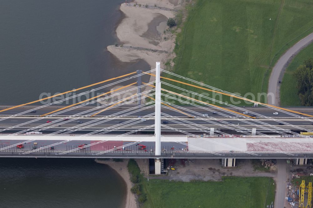 Aerial photograph Duisburg - Construction site for the rehabilitation and repair of the motorway bridge construction Rheinbruecke Duisburg-Neuenkamp in the district Kasslerfeld in Duisburg at Ruhrgebiet in the state North Rhine-Westphalia, Germany