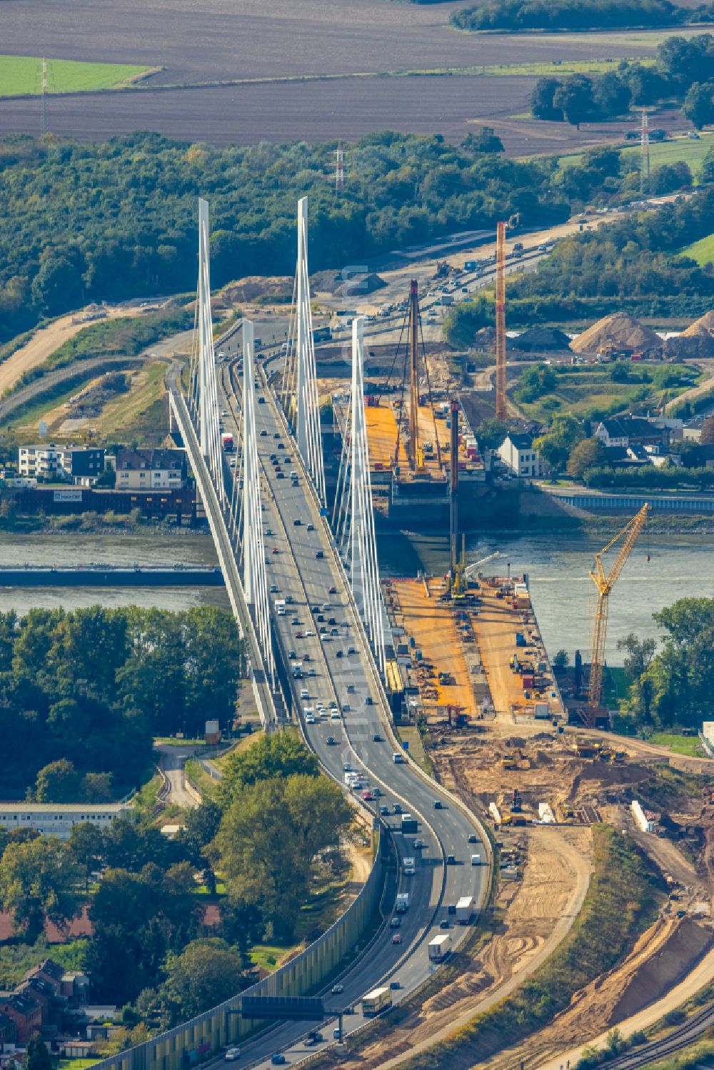 Aerial image Duisburg - Construction site for the rehabilitation and repair of the motorway bridge construction Rheinbruecke Duisburg-Neuenkamp in the district Kasslerfeld in Duisburg at Ruhrgebiet in the state North Rhine-Westphalia, Germany