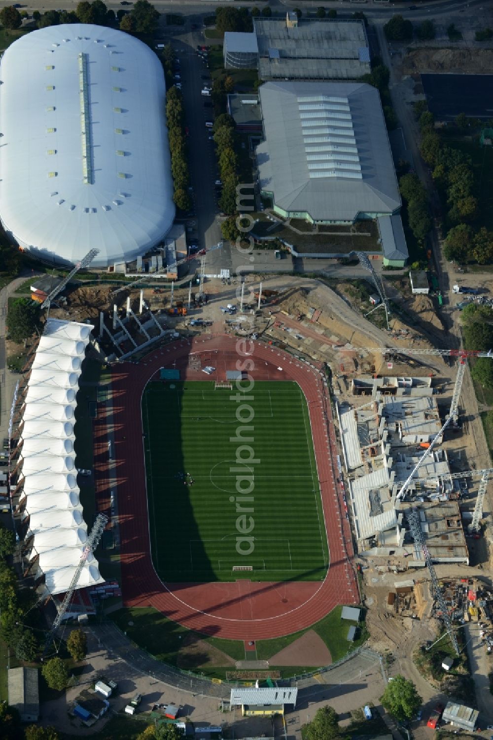 Aerial photograph Erfurt - Site for the reconstruction of the Arena stadium Steigerwaldstadion in Erfurt in Thuringia. The construction company Koester GmbH build after drafts of Architetur HPP Hentrich-Petschnigg & Partner GmbH + Co. KG a modern grandstand and sports facilities