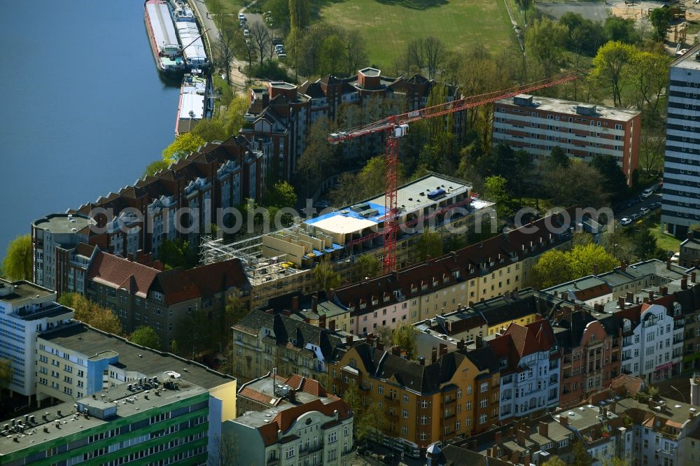 Berlin from the bird's eye view: Construction for the reconstruction and expansion of the old building on Diedenhofener Strasse - Strassburger Strasse - Sedanstrasse in the district Spandau in Berlin, Germany