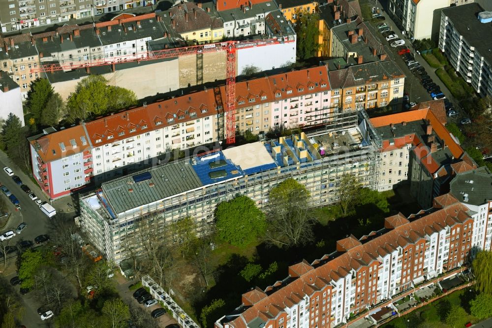 Aerial image Berlin - Construction for the reconstruction and expansion of the old building on Diedenhofener Strasse - Strassburger Strasse - Sedanstrasse in the district Spandau in Berlin, Germany