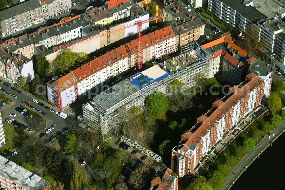 Aerial photograph Berlin - Construction for the reconstruction and expansion of the old building on Diedenhofener Strasse - Strassburger Strasse - Sedanstrasse in the district Spandau in Berlin, Germany