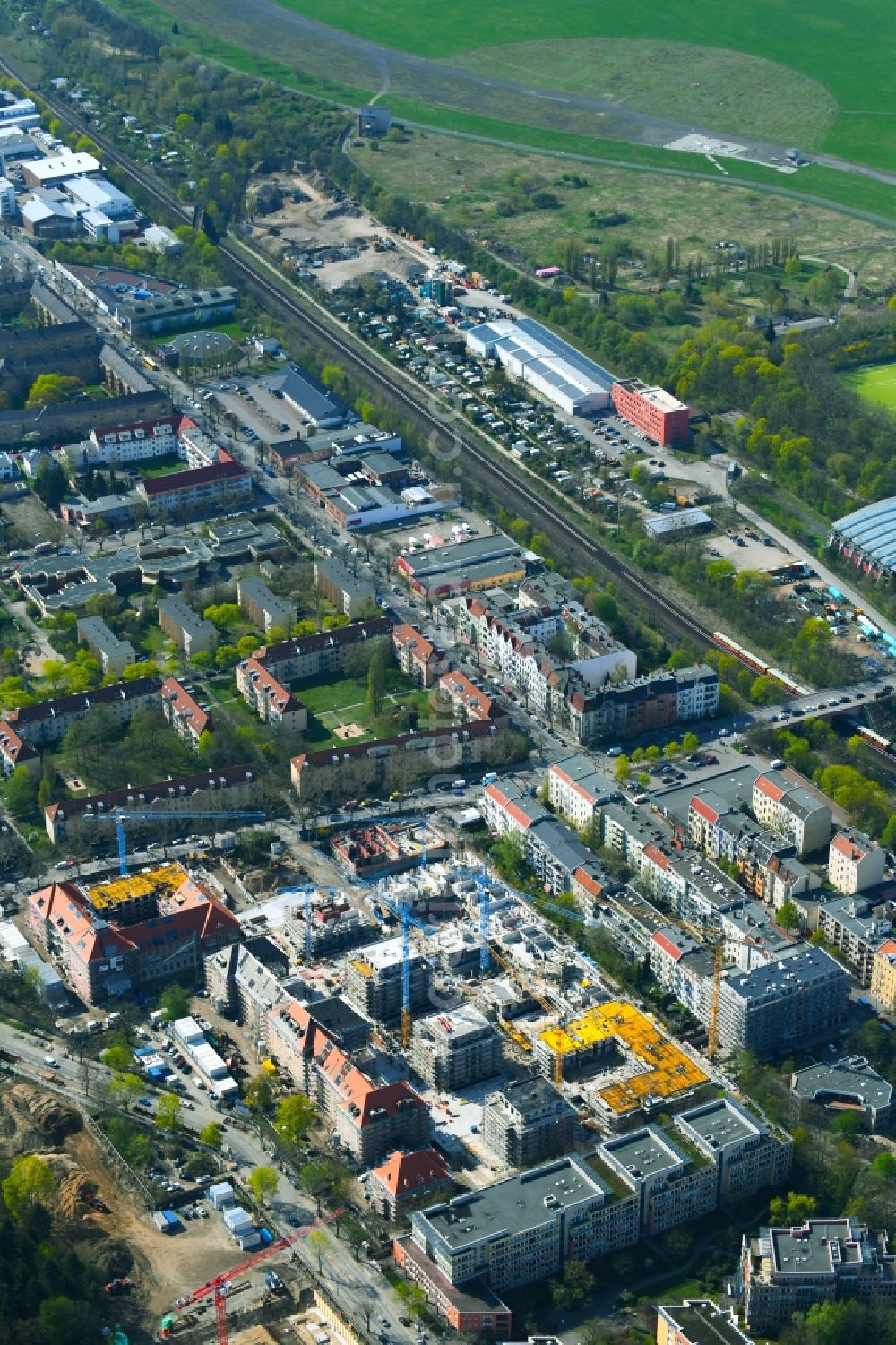 Aerial photograph Berlin - Construction for the reconstruction and expansion of the old buildings listed building on Mariendorfer Weg in the district Neukoelln in Berlin