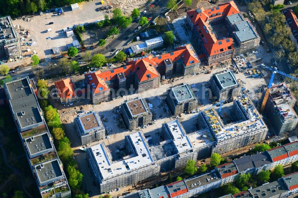 Aerial photograph Berlin - Construction for the reconstruction and expansion of the old buildings listed building on Mariendorfer Weg in the district Neukoelln in Berlin