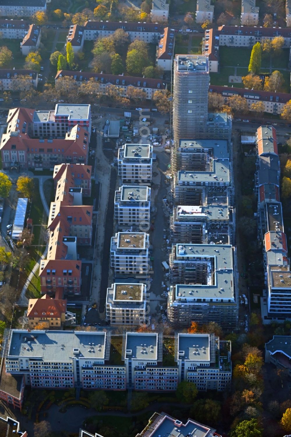 Aerial photograph Berlin - Construction for the reconstruction and expansion of the old buildings listed building on Mariendorfer Weg in the district Neukoelln in Berlin