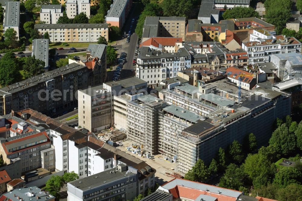 Aerial image Berlin - Construction for the reconstruction and expansion of the old buildings listed building Metropol Park in Areal Am Koellnischen Park - Wassergasse - Schulze-Delitzsch-Platz in the district Mitte in Berlin, Germany