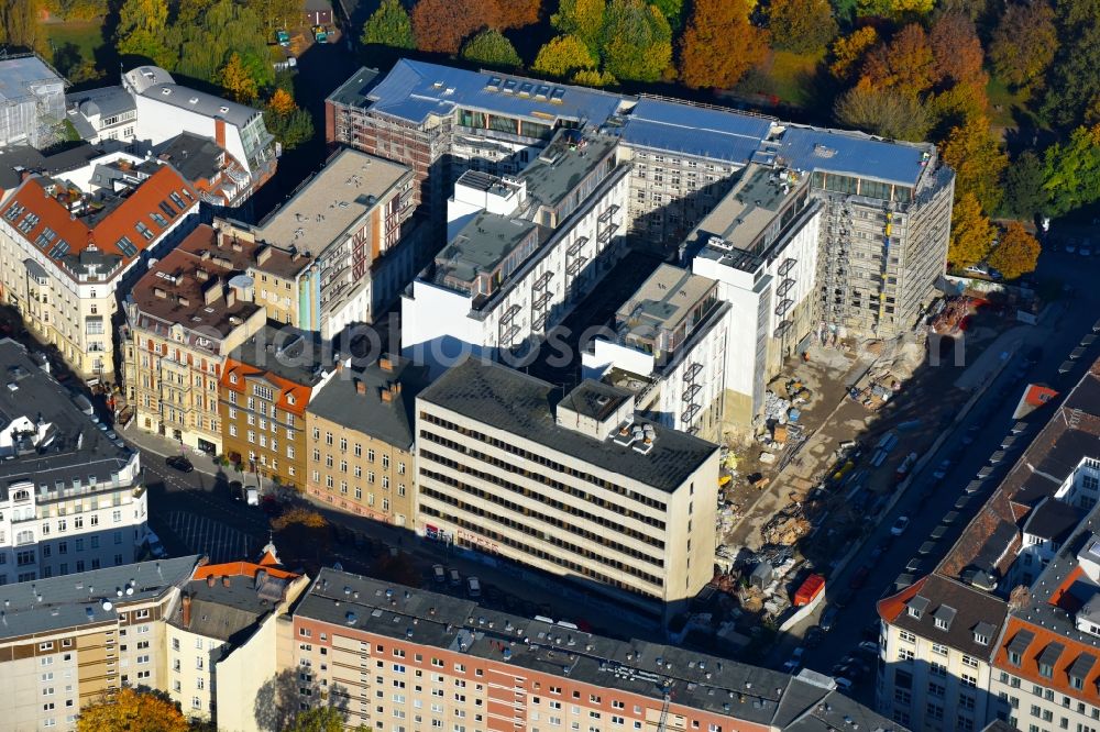 Aerial image Berlin - Construction for the reconstruction and expansion of the old buildings listed building Metropol Park in Areal Am Koellnischen Park - Wassergasse - Schulze-Delitzsch-Platz in the district Mitte in Berlin, Germany