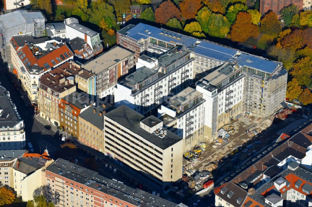 Aerial photograph Berlin - Construction for the reconstruction and expansion of the old buildings listed building Metropol Park in Areal Am Koellnischen Park - Wassergasse - Schulze-Delitzsch-Platz in the district Mitte in Berlin, Germany