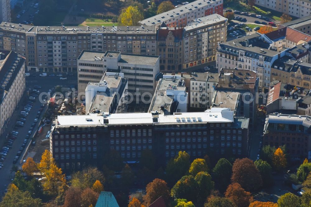 Aerial image Berlin - Construction for the reconstruction and expansion of the old buildings listed building Metropol Park in Areal Am Koellnischen Park - Wassergasse - Schulze-Delitzsch-Platz in the district Mitte in Berlin, Germany